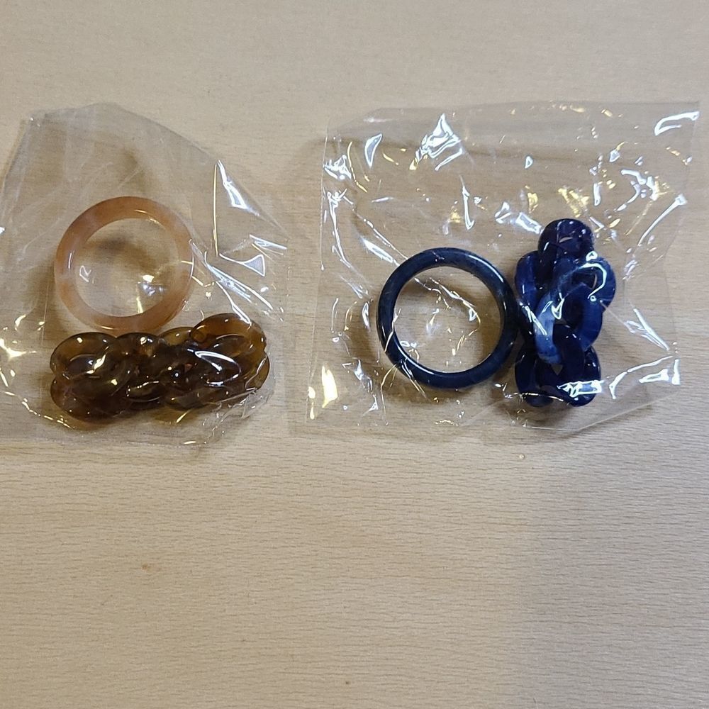 4 Assorted Resin Ring Set